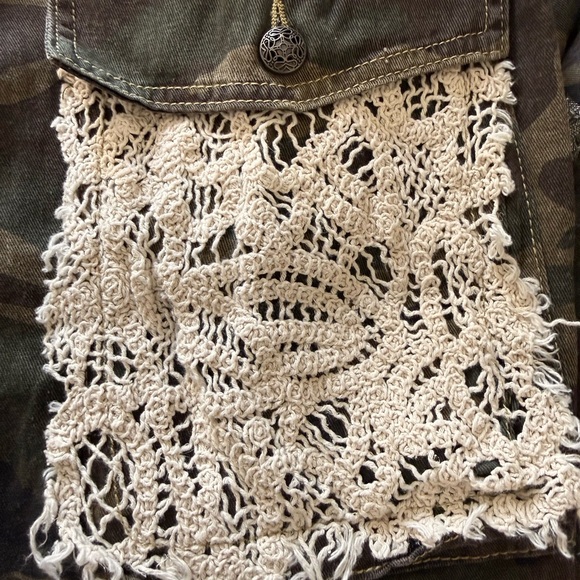 Camouflage Distressed Pants with Crochet Accents - Picture 10 of 12